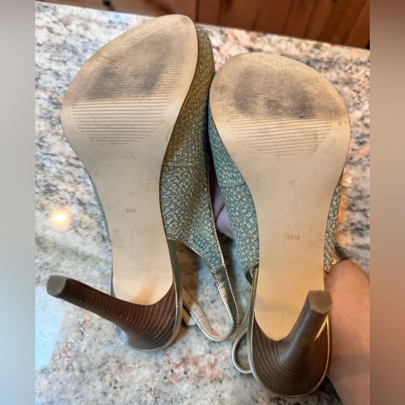 Guess stilleto slingback heels. Very pretty sage and gold colored. Size 10 - Picture 13 of 16